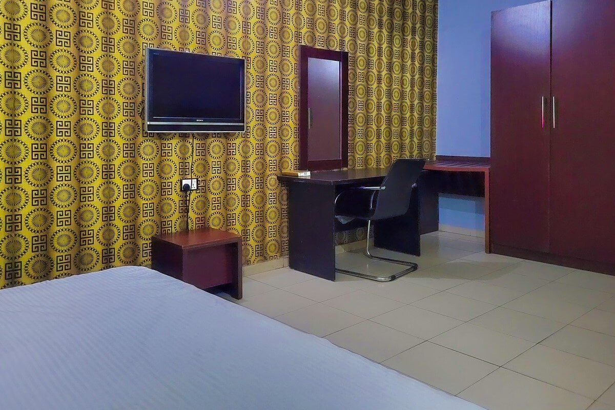 DELUXE SUITE