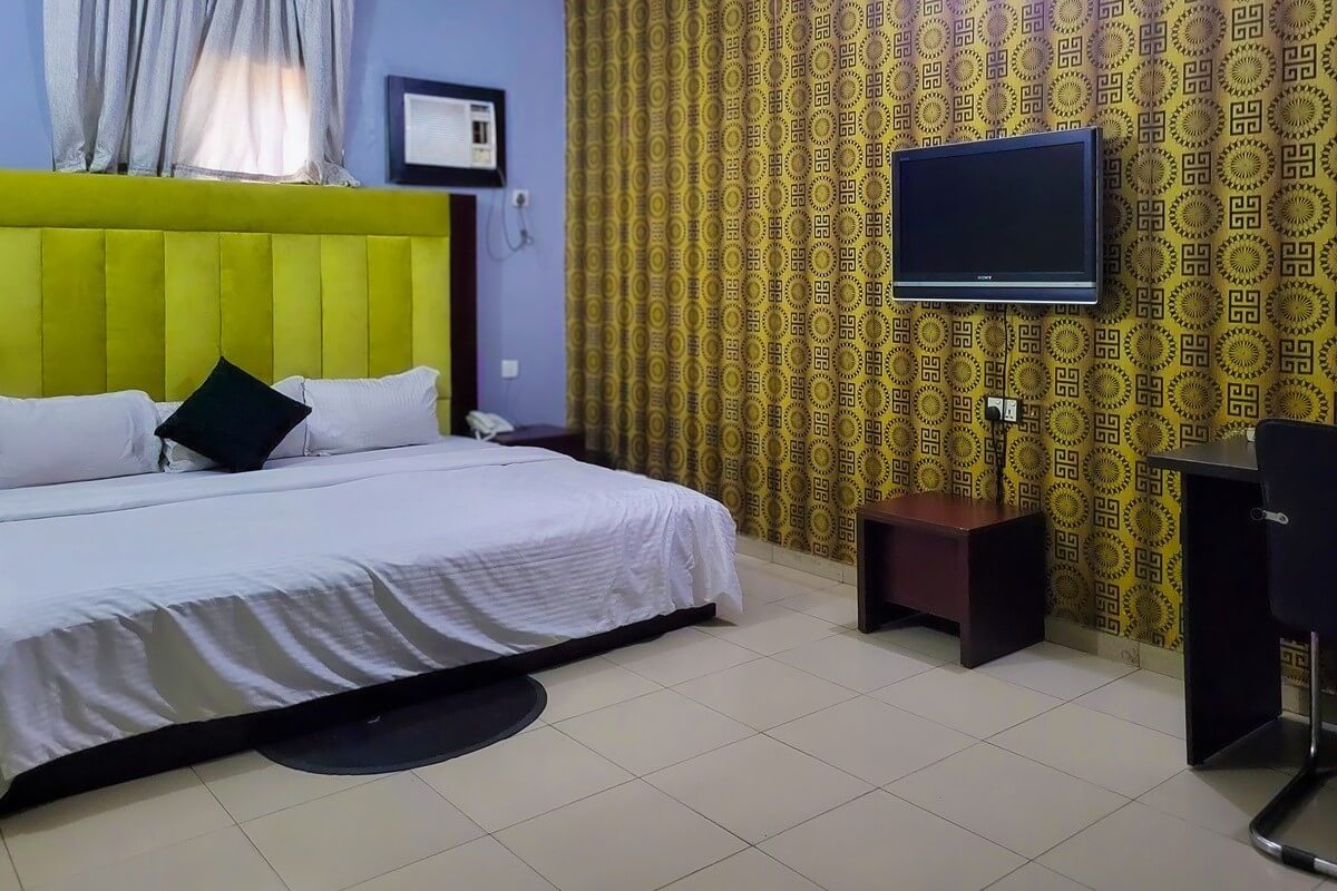 DELUXE SUITE