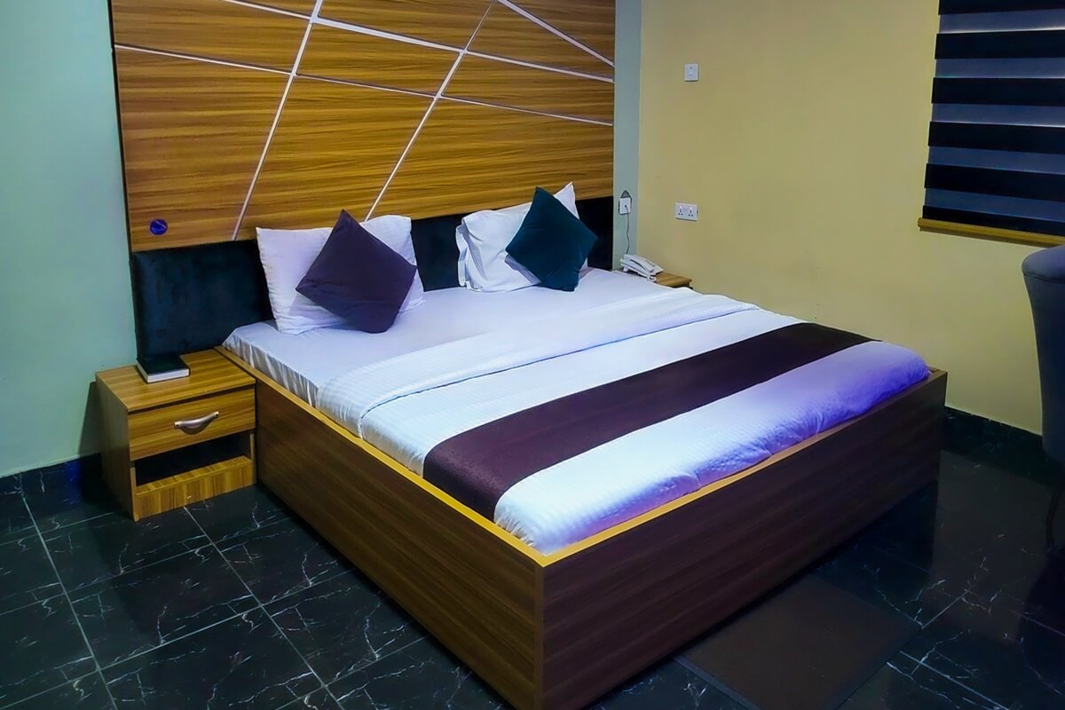 VIP ROOM